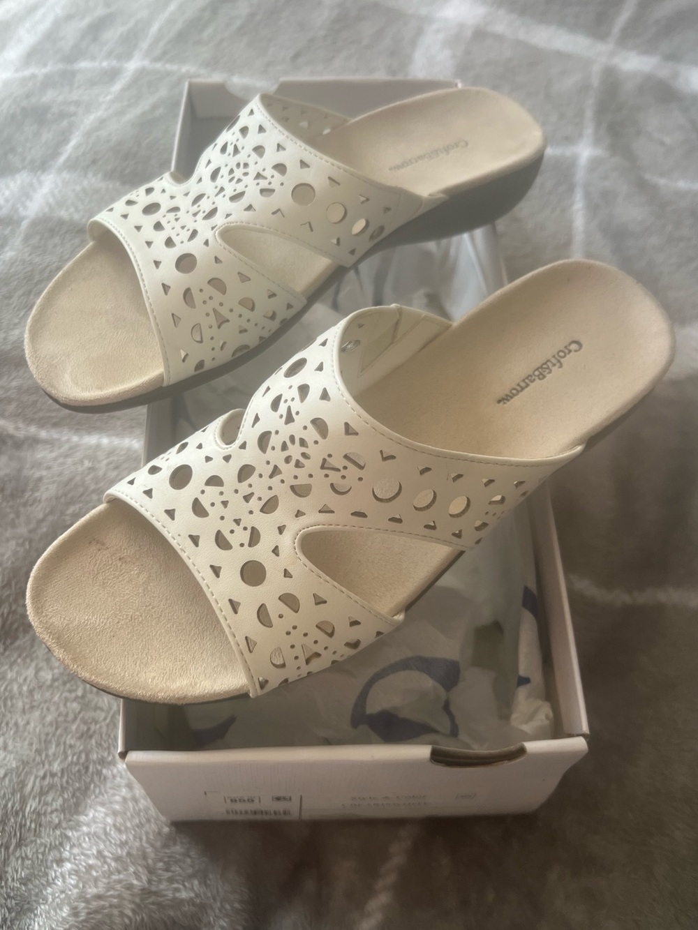 Croft & Barrow Comfortview Women's White Laser-Cut Slide Sandals- SZ 7